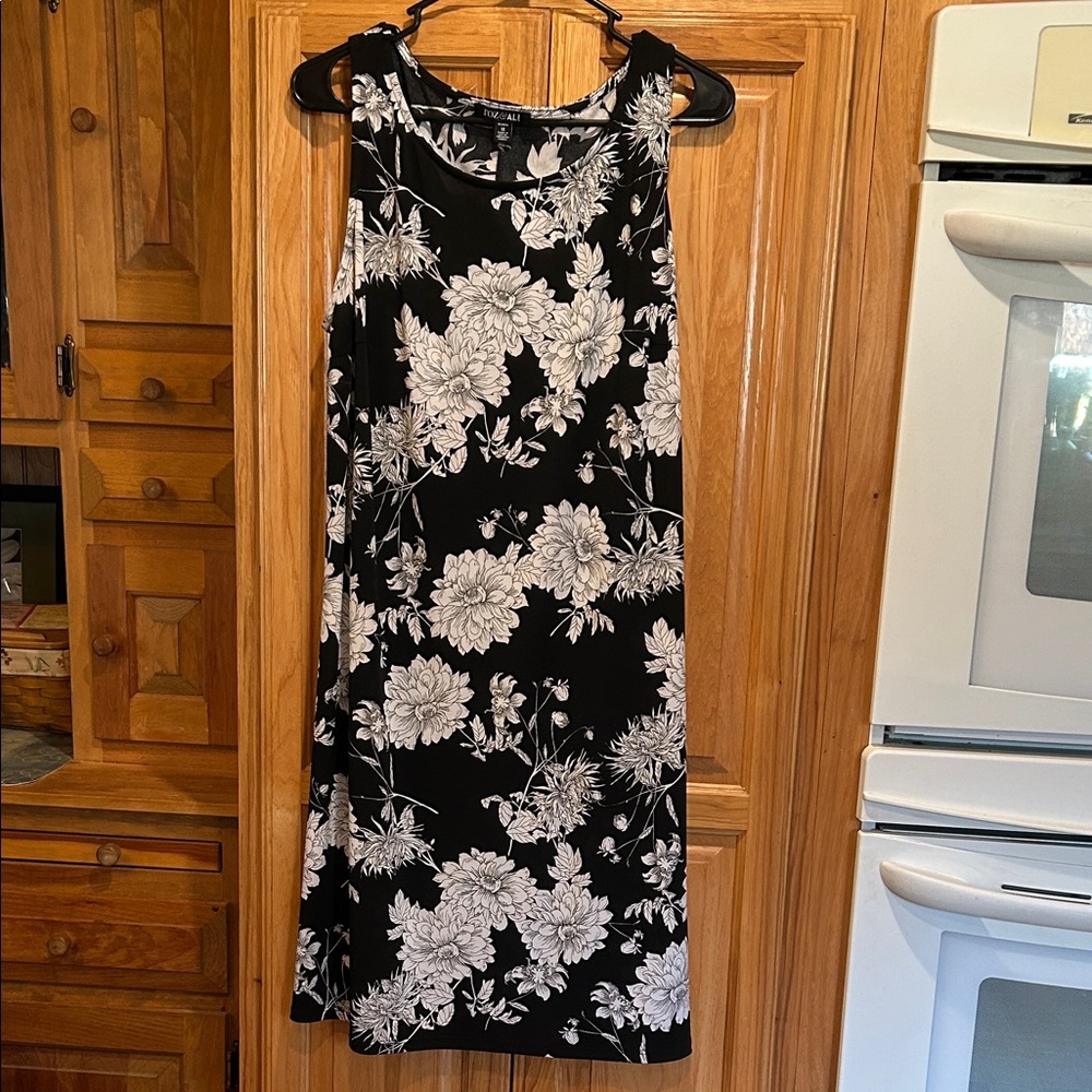 Roz&ali sleeveless black and white floral dress